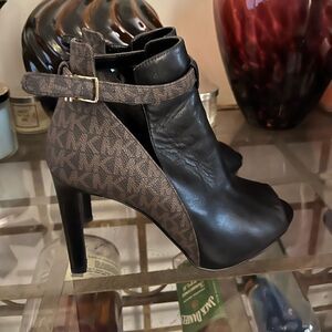 Michael Kors Black and Brown Women's Heeled Boots size 8